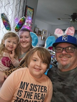 Every "bunny" smile! Mom Jen and sister Eva join Jack and Geoff for a little fun.