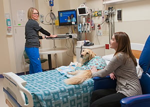 A Pharmacist visits Hope in the EMU at Children's Mercy.