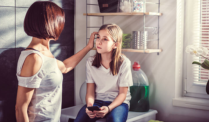 mom talking with daughter